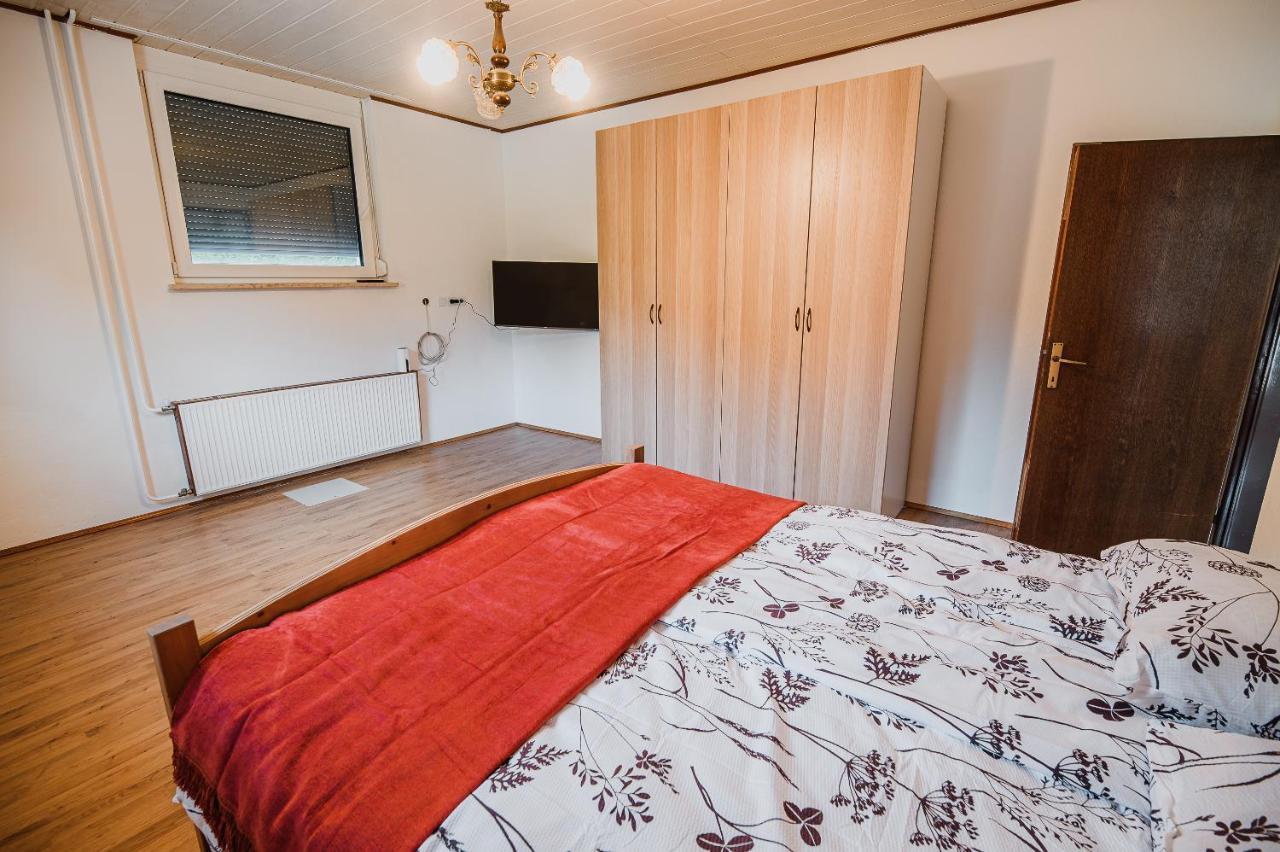 Mojcin Pisker Apartment House كراني المظهر الخارجي الصورة